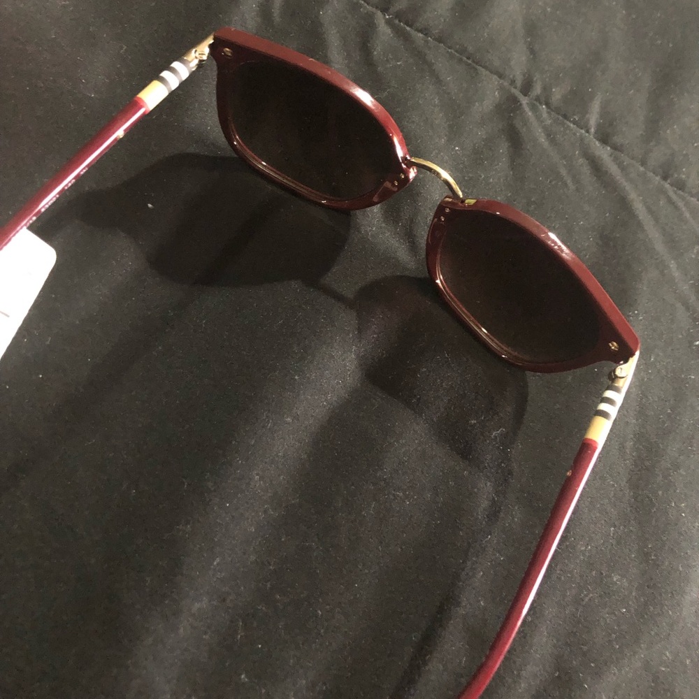 Never worn Bordeaux Burberry Sunglasses - Picture 2 of 3